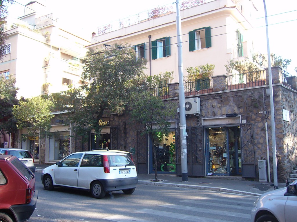 Retrofitting urban sprawl: Learning from Monte&nbsp;Sacro