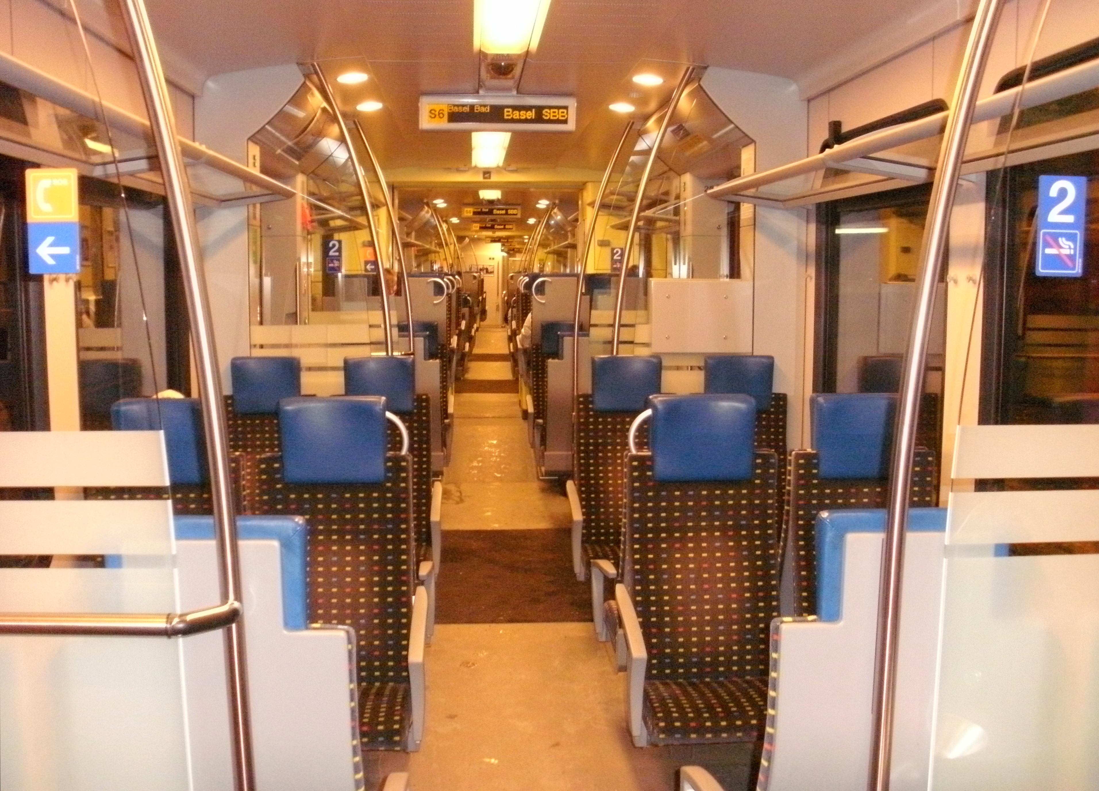 Triebzug_Typ_Stadler_Flirt_(SBB-Baureihe_RABe_521)_Innenaufnahme_(Wiesentalbahn_S6)