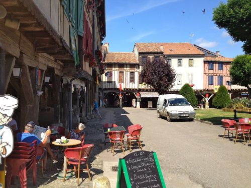 1024px-Mirepoix_square_in_summer