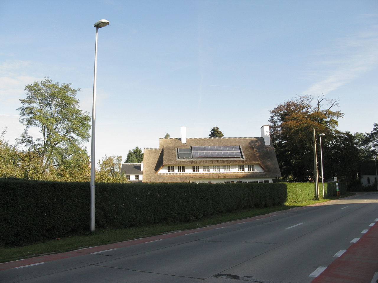 1280px-Thatch_roof_solar_panels