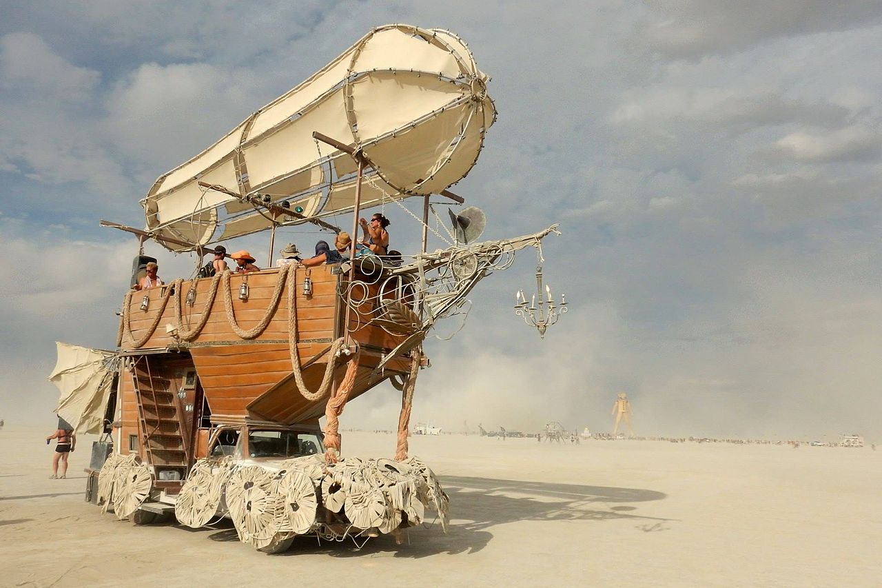Airpusher_Art_Car_at_Burning_Man