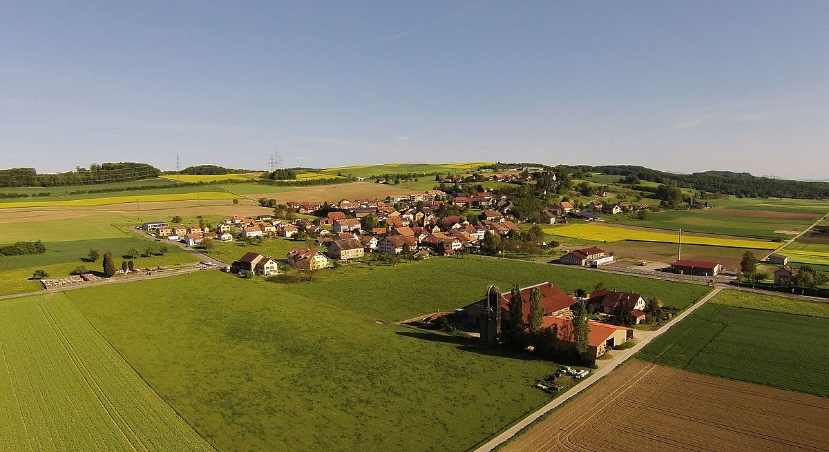 1200px-bavois_-_vue_par_drone