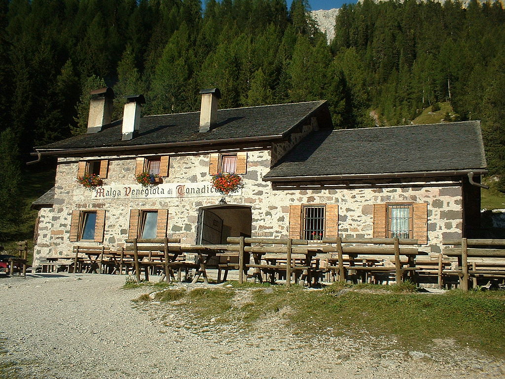 1024px-malga_venegiota