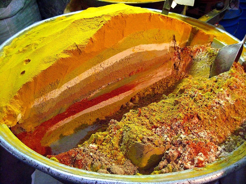 1024px-curries2c_isfahan_bazar2c_iran_28126785876229