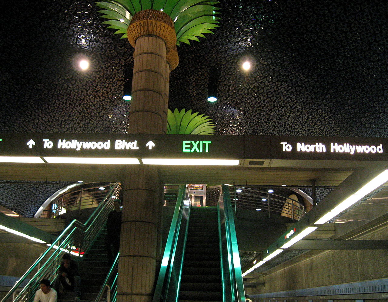 1280px-hollywood_and_vine_station