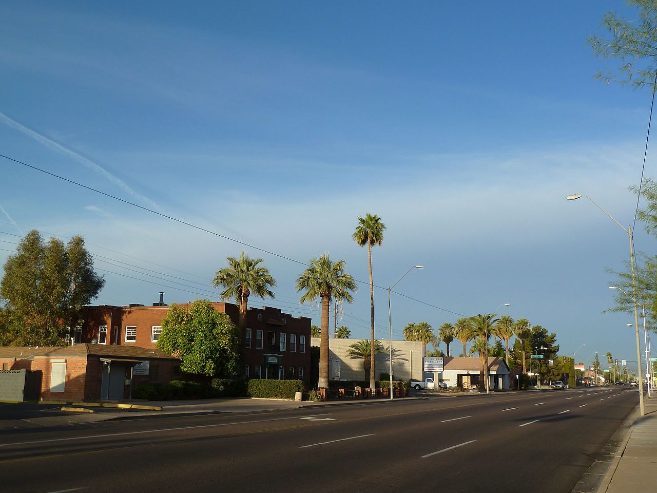 1280px-phoenix2c_az2c_view_sw_mcdowell_road_and_third_avenue2c_2012_-_panoramio